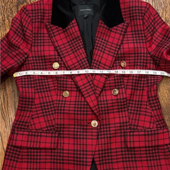 Red & Black Double-Breasted Blazer. Velvet Collar. Gold buttons. Vintage Chic. - Picture 10 of 10